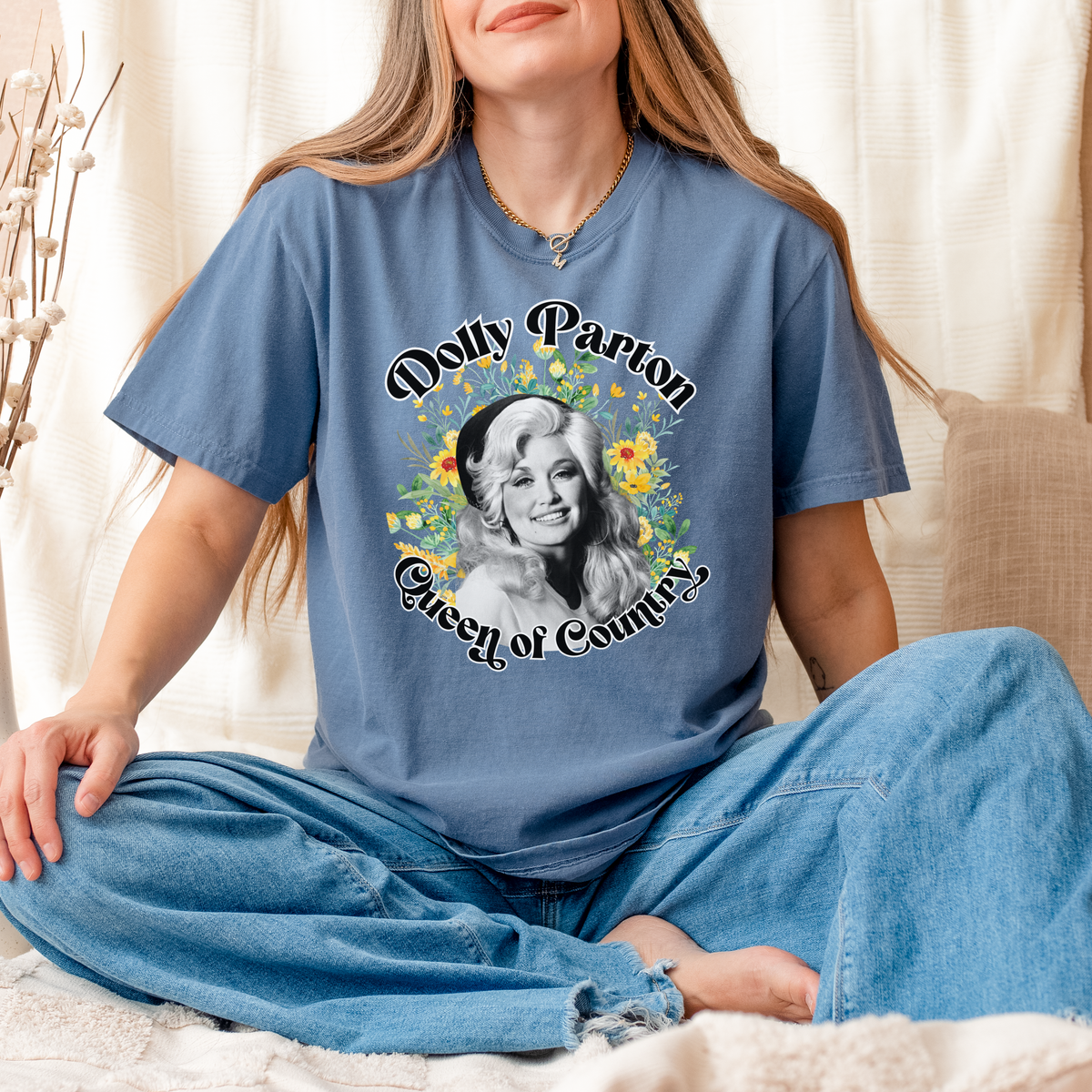 Dolly Parton "Queen of Country" Tee
