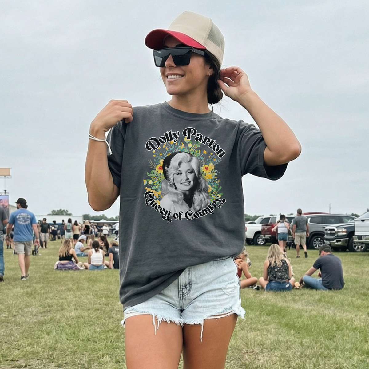 Dolly Parton "Queen of Country" Tee