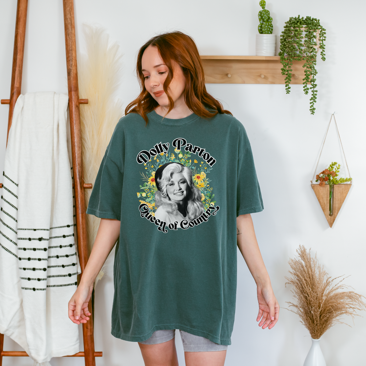 Dolly Parton "Queen of Country" Tee