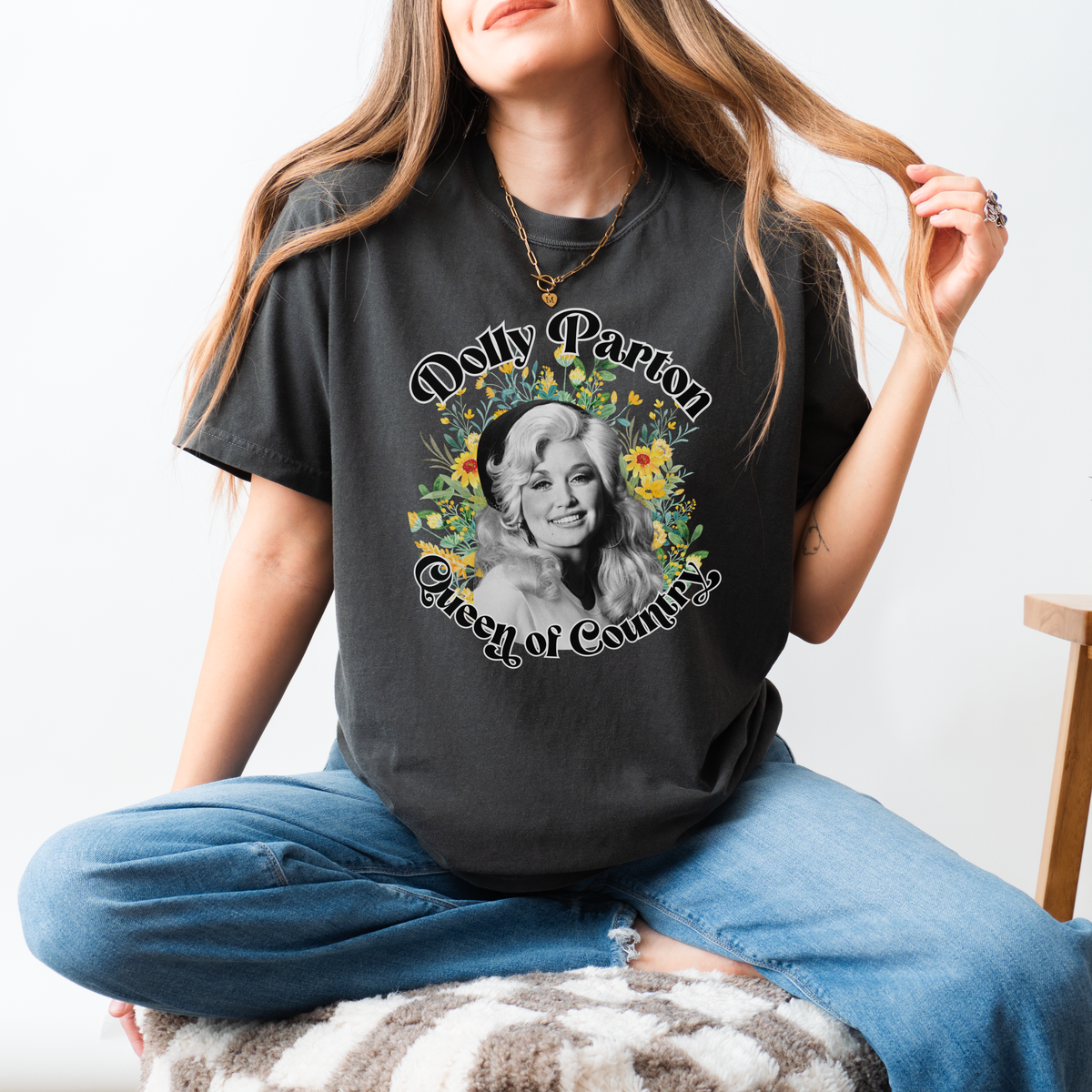 Dolly Parton "Queen of Country" Tee